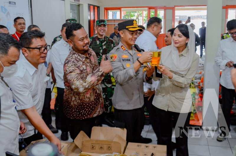 Menteri Pertanian disambut Kapolres Gresik AKBP Rovan dan Bupati Gresik Gus Yani