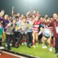 Kapolres Gresik AKBP Rovan bersama para pemain bola