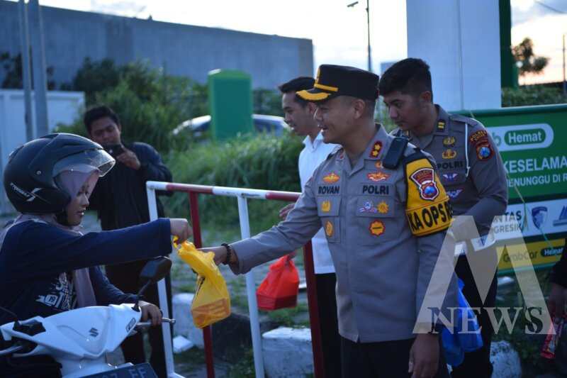 Kapolres Gresik AKBP Rovan saat gelar Kenduri Takjil Bumi Wali
