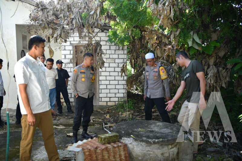 Kapolres Gresik AKBP Rovan tinjau TKP di Aspol Polsek Ujungpangkah