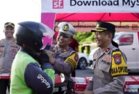 Wakapolres Kompol Danu didampingi Kasatlantas Polres Gresik AKP Rizki