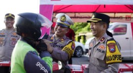 Wakapolres Kompol Danu didampingi Kasatlantas Polres Gresik AKP Rizki