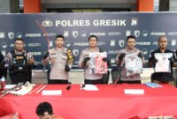 Kapolres Gresik AKBP Rovan pimpin prescon ungkap kasus Curanmor