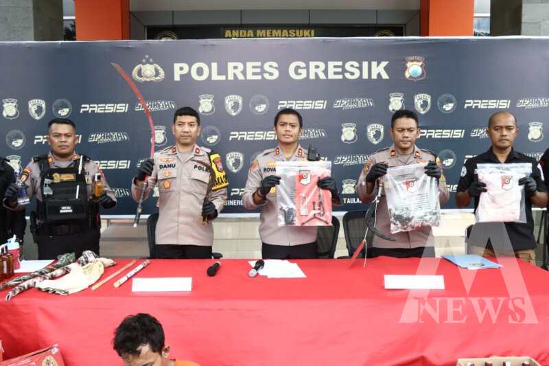 Kapolres Gresik AKBP Rovan pimpin prescon ungkap kasus Curanmor