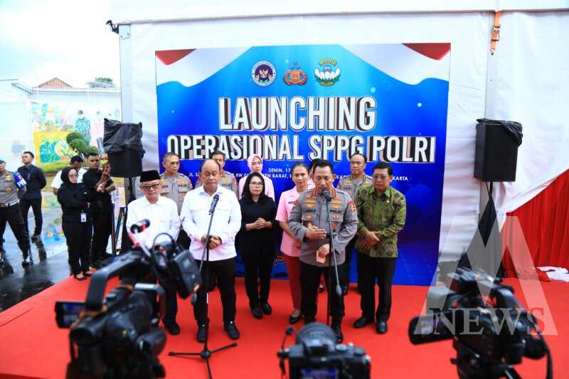 Kapolri Jenderal Pol Listyo Sigit Prabowo saat launching operasional SPPG Polri