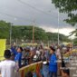 Polres Tanjung Perak dan PMII Taswirul Afkar bagikan paket takjil