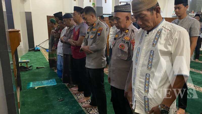 Kapolres Nganjuk AKBP Siswantoro Gelar Tarawih di Masjid Al-Ikhlas