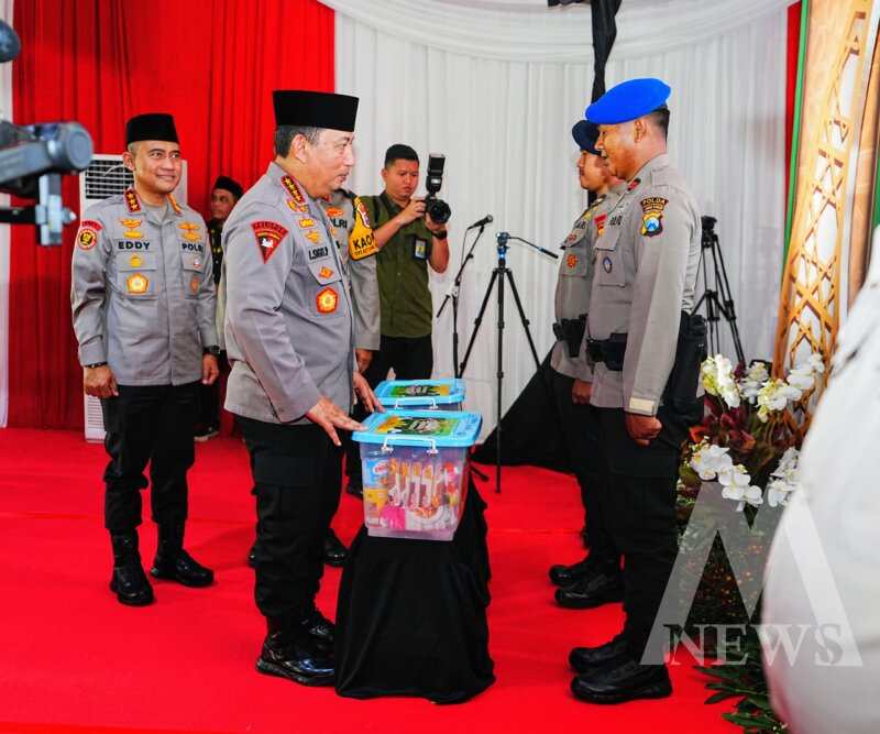 Kapolri Jenderal Pol Listyo Sigit Prabowo saat bazar Ramadhan Polri Presisi di Surabaya
