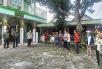 Polres Gresik dan Swa Army baksos DDI masjid Miftahul Jannah