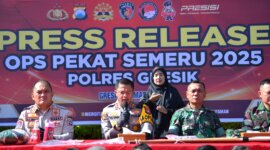 Kapolres Gresik AKBP Rovan saat konferensi pers