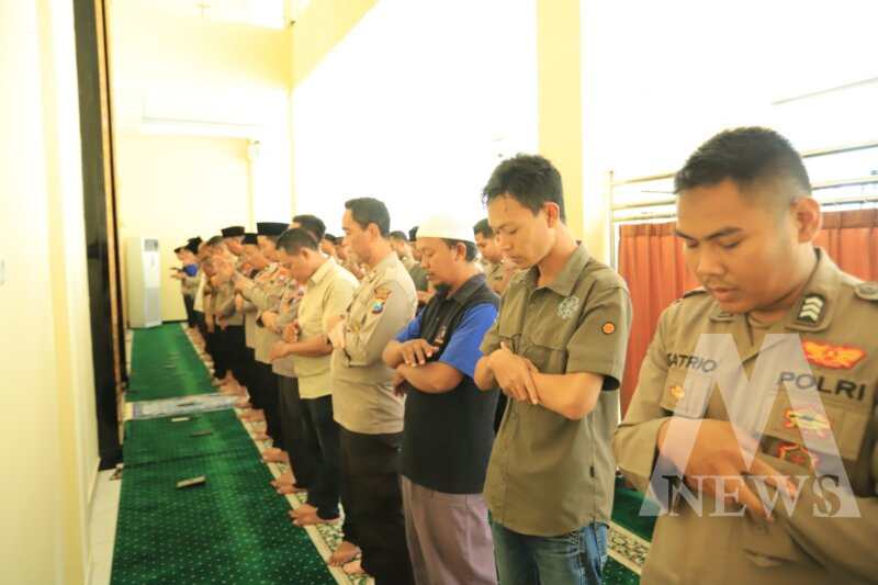 Polres Gresik Sholat Ghaib