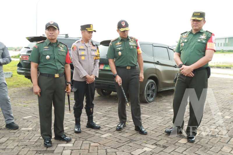 Kapolres Gresik AKBP Rovan Richard Mahenu saat terima kunjungan Presiden RI