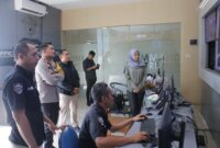 Kapolres Nganjuk AKBP Siswantoro cek cctv command center