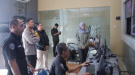 Kapolres Nganjuk AKBP Siswantoro cek cctv command center