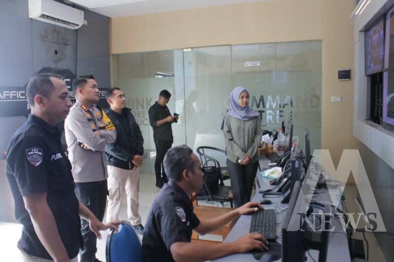 Kapolres Nganjuk AKBP Siswantoro cek cctv command center