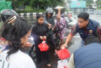 Satreskrim Polres Pelabuhan Tanjung Perak bagi takjil