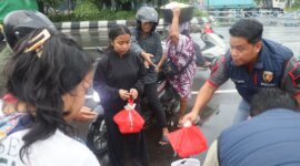 Satreskrim Polres Pelabuhan Tanjung Perak bagi takjil