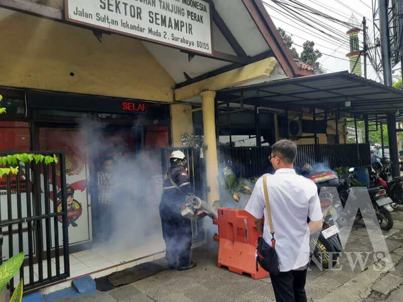 Polres Tanjung Perak fogging Mako dan jajaran Polsek