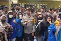 Kapolres Gresik AKBP Rovan bersama para aliansi mahasiswa Gresik
