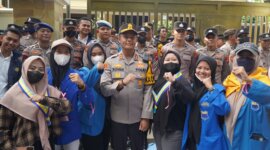 Kapolres Gresik AKBP Rovan bersama para aliansi mahasiswa Gresik