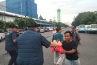 Satreskrim Polres Pelabuhan Tanjung Perak bagi takjil
