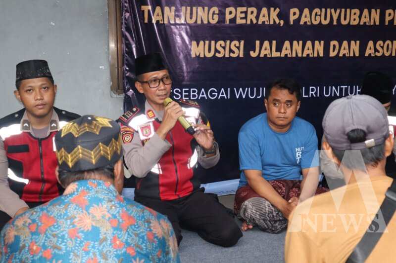 Satsamapta Polres Tanjung Perak buka bersama dengan anak jalanan