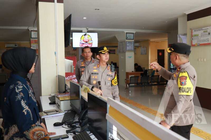 Kapolres Bojonegoro AKBP Mario Prahatinto cek SPKT