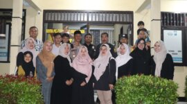 Kapolsek Sumber Wringin AKP Didik Waluyo bersama masyarakat