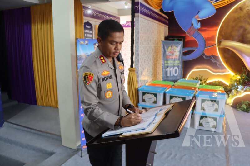 Kapolres Gresik AKBP Rovan Richard Mahenu