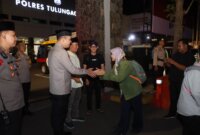 Kapolres Tulungagung AKBP Muhammad Taat Resdi terima kedatangan peserta Mudik