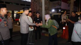 Kapolres Tulungagung AKBP Muhammad Taat Resdi terima kedatangan peserta Mudik