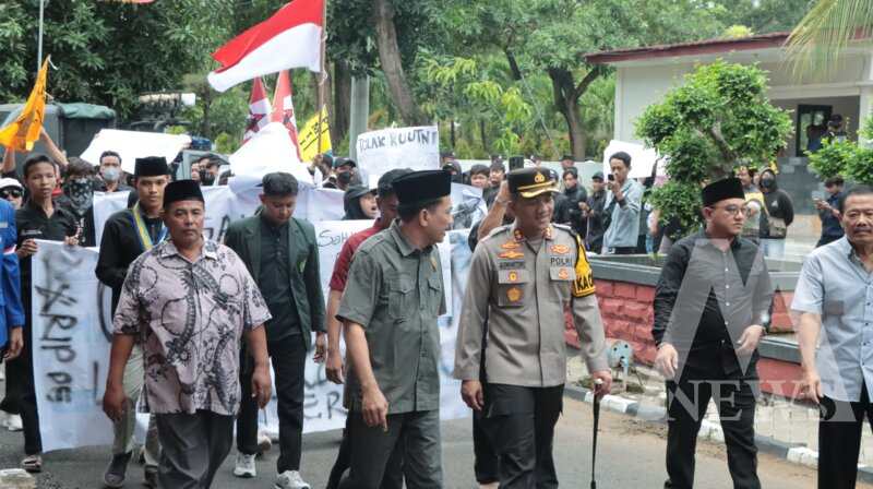 Kapolres Nganjuk AKBP Siswantoro saat Apel Pengamanan Unras Aliansi Mahasiswa