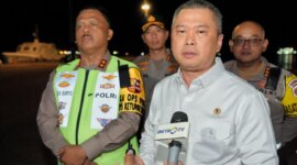 Menhub Dudy Purwagandhi didampingi Kakorlantas Polri Irjen Pol Drs. Agus Suryonugroho