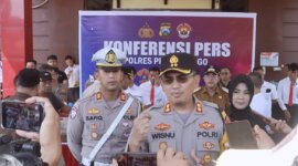 Kapolres Probolinggo AKBP Wisnu Wardana didampingi kasi Humas Polres Probolinggo Iptu Vita