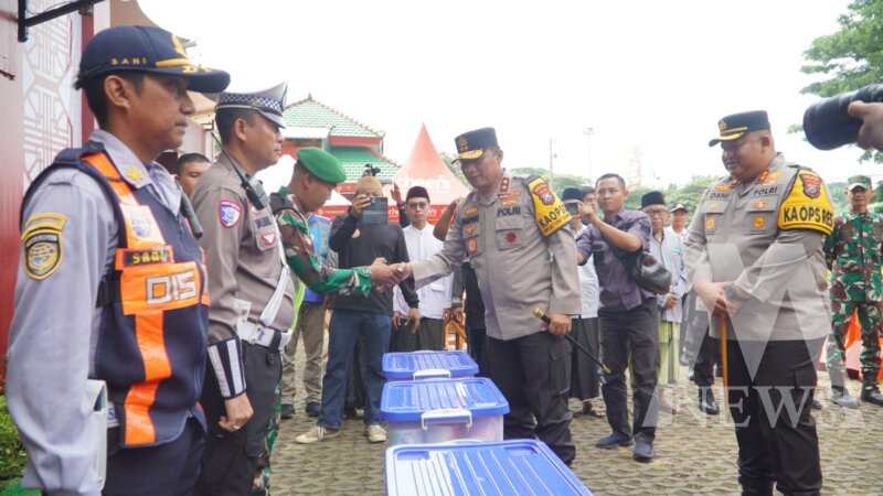 Kapolda Jatim Irjen Pol Drs. Nanang Avianto kunjungi Posyan di Masjid Cheng Hoo Pandaan