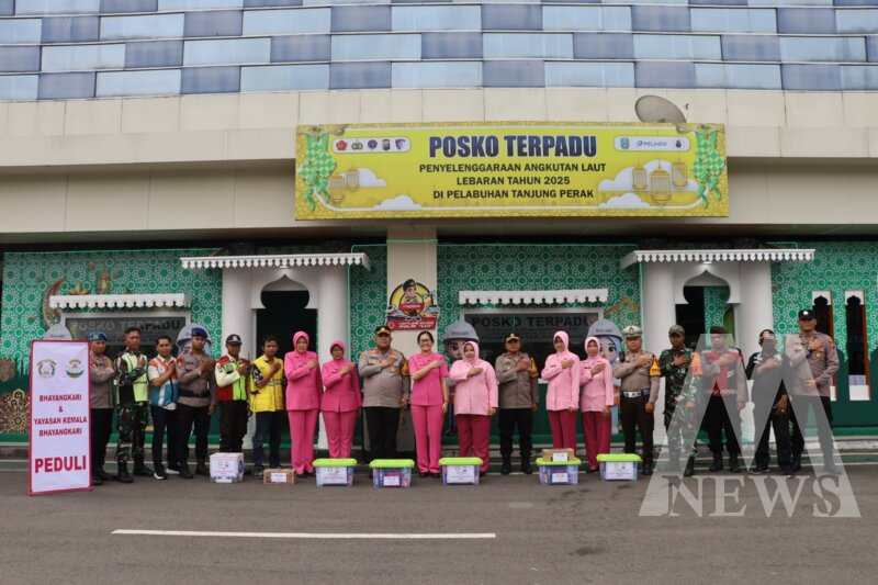 Kapolres Pelabuhan Tanjung Perak AKBP Wiliam Cornelis Tanasale kunjungan ke Pos Terpadu