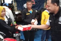 Polres Pelabuhan Tanjung Perak bagi Takjil