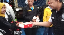 Polres Pelabuhan Tanjung Perak bagi Takjil