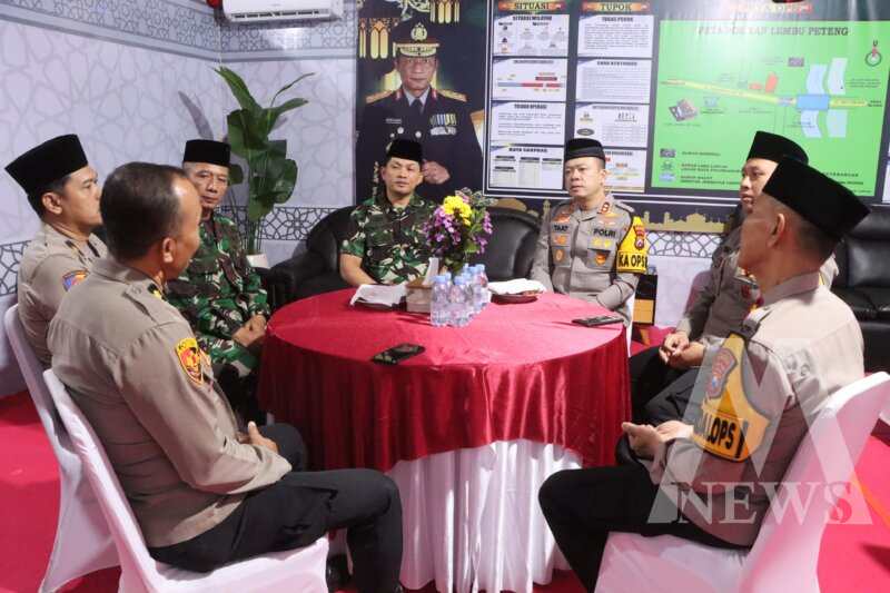 Kapolres Tulungagung AKBP Muhammad Taat Resdi di Posyan GOR Lembupeteng