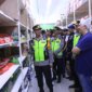 Kapolres Bojonegoro AKBP Mario Prahatinto sidak di Supermarket 