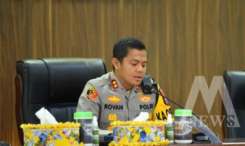 Kapolres Gresik AKBP Rovan Richard Mahenu