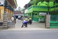 Kapolres Bojonegoro AKBP Mario Prahatinto saat patroli dan imbau masyarakat