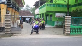 Kapolres Bojonegoro AKBP Mario Prahatinto saat patroli dan imbau masyarakat