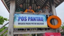 Polres Gresik lakukan pengamanan di Pantai Dalegan