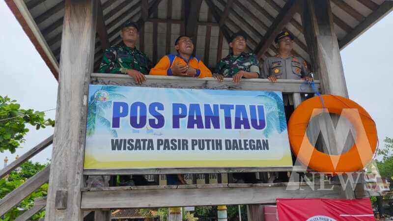 Polres Gresik lakukan pengamanan di Pantai Dalegan