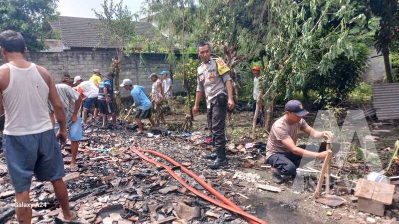 Polsek Bagor bantu evakuasi pasca kebakaran