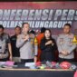 Kapolres Tulungagung AKBP Muhammad Taat Resdi prescon balon udara gunakan petasan