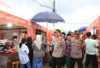 Kapolres Bojonegoro AKBP Mario Prahatinto tinjau pengamanan wisata religi di masjid Margomulyo