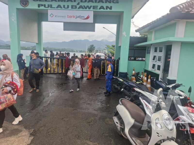 Pelabuhan Sangkapura Pulau Bawean Gresik