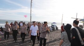 Kapolres Jember AKBP Bayu Pratama Hubungi saat di lokasi Wisata
